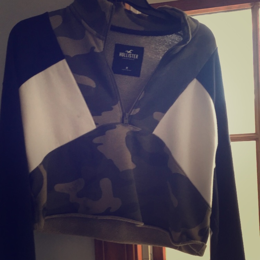Hollister cropped hoodie (camouflage)